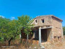 Terreno rústico con masía en venta en Valls. photo 0