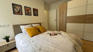 En calle Iturribide, cerca de Plaza Unamuno, 3 habitaciones, la principal en suite y otro baño photo 0