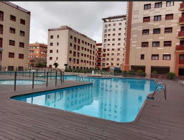 Estupendo piso en urbanización con pisicina en Los Bermejales!! photo 0