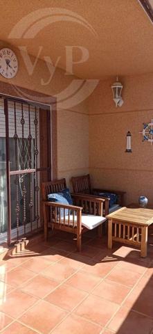 LUJOSO CHALET SEÑORIAL CON 2 VIVIENDAS Y VISTAS AL MAR photo 0