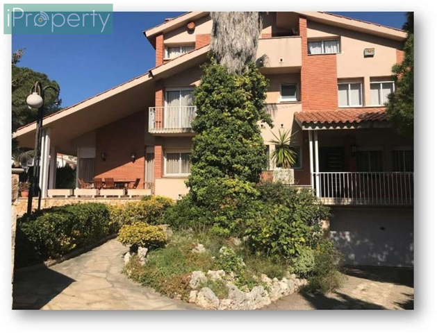 Magnífico chalet con terraza y jardín privado en El Vendrell!! photo 0