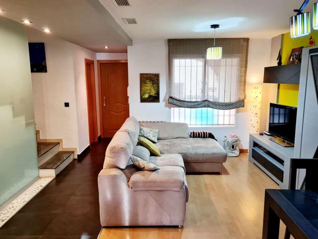 Chalet en Barrio Periodista – Espacioso, Luminoso y Listo para Vivir photo 0