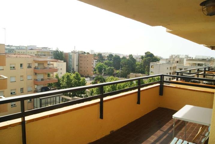 Luminoso piso exterior con terraza y vistas en muy buena ubicación en Salou photo 0