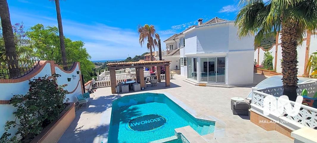 Villa en venta en Urbanización Montesol, Estepona photo 0