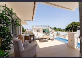 SE VENDE FANTÁSTICO CHALET INDENDIENTE EN URBANIZACIÓN EL LAGAR (PARTE BAJA) photo 0