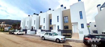 CHALET ADOSADO A ESTRENAR DE DISEÑO MODERNO CON PISCINA COMUNITARIA EN URB. SANTA CLARA photo 0