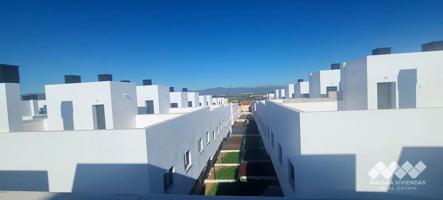 CHALET ADOSADO A ESTRENAR DE DISEÑO MODERNO CON PISCINA COMUNITARIA EN URB. SANTA CLARA photo 0