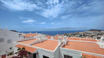 Piso en venta en Los Cristianos de 64 m2 photo 0