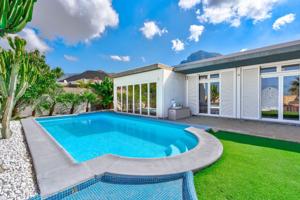 Casa - Chalet en venta en Costa Adeje de 270 m2 photo 0