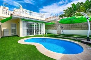 Casa - Chalet en venta en Palm Mar de 250 m2 photo 0