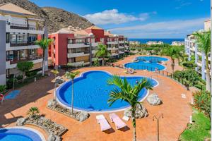 Piso en venta en Los Cristianos de 91 m2 photo 0