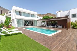 Casa - Chalet en venta en Costa Adeje de 195 m2 photo 0