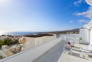Bungalow en venta en Costa Adeje de 135 m2 photo 0