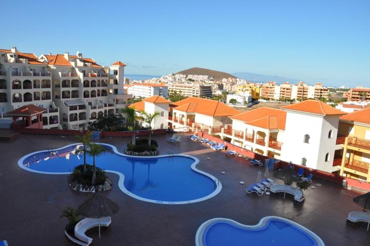 Piso en venta en Los Cristianos de 81 m2 photo 0
