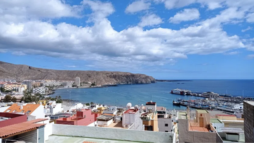 Piso en venta en Los Cristianos de 77 m2 photo 0