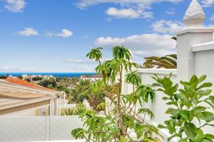 Piso en venta en Costa Adeje de 92 m2 photo 0