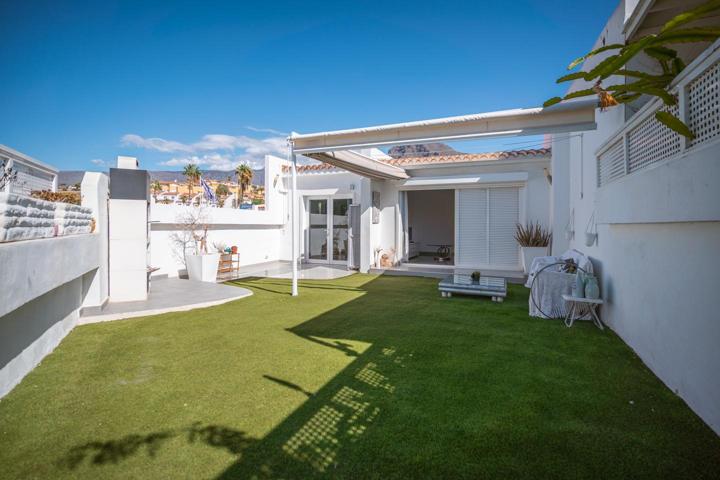 Bungalow en venta en Costa Adeje de 130 m2 photo 0