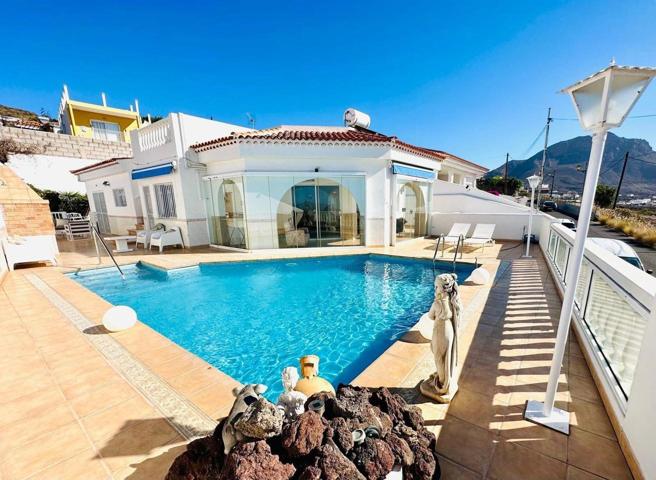 Casa - Chalet en venta en Arona de 360 m2 photo 0