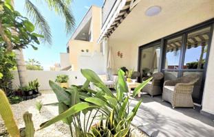 Casa - Chalet en venta en Adeje de 245 m2 photo 0