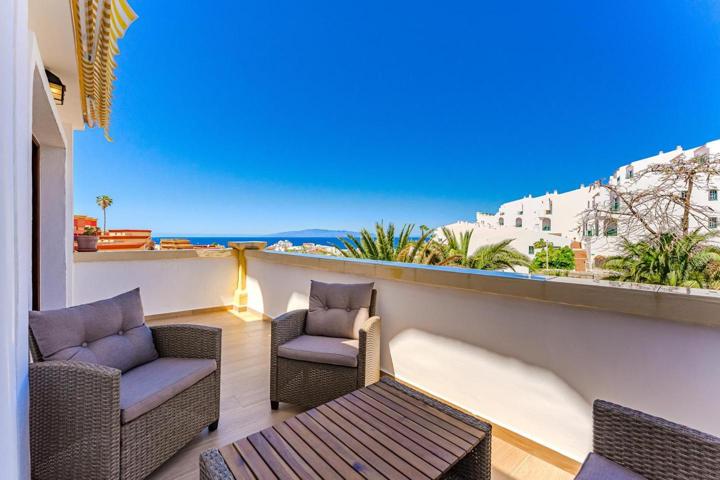 Piso en venta en Costa Adeje de 54 m2 photo 0