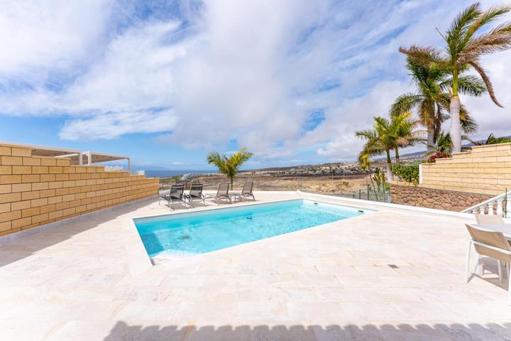 Casa - Chalet en venta en Costa Adeje de 198 m2 photo 0