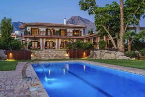 Casa - Chalet en venta en Costa Adeje de 996 m2 photo 0