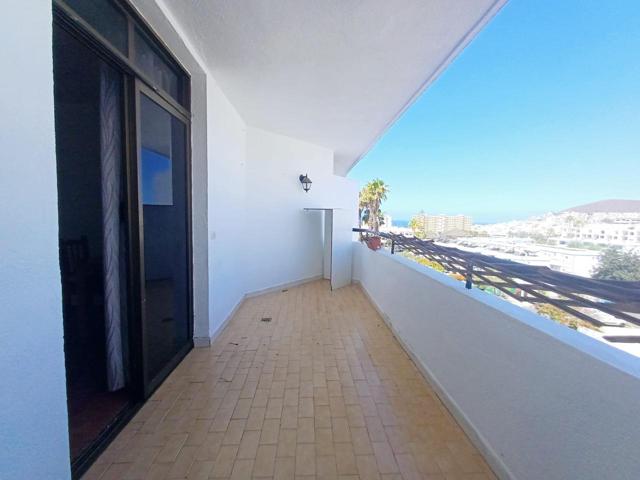 Piso en venta en Los Cristianos de 57 m2 photo 0