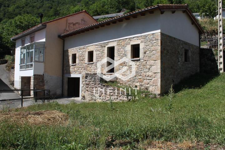 Naturaleza y Tradición en Estado Puro: Casa con Jardín Privado y Fachada de Piedra en Somiedo, ¡Inspírate y Personalízala! photo 0