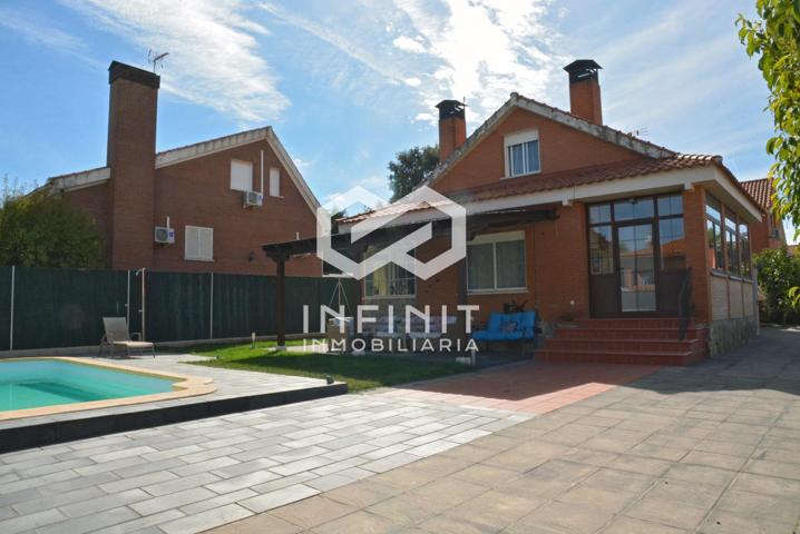 🍷🔥 Salón con chimenea, gran parcela y piscina privada: la vida que mereces. 💫 198 m2 de pura comodidad y diseño. photo 0