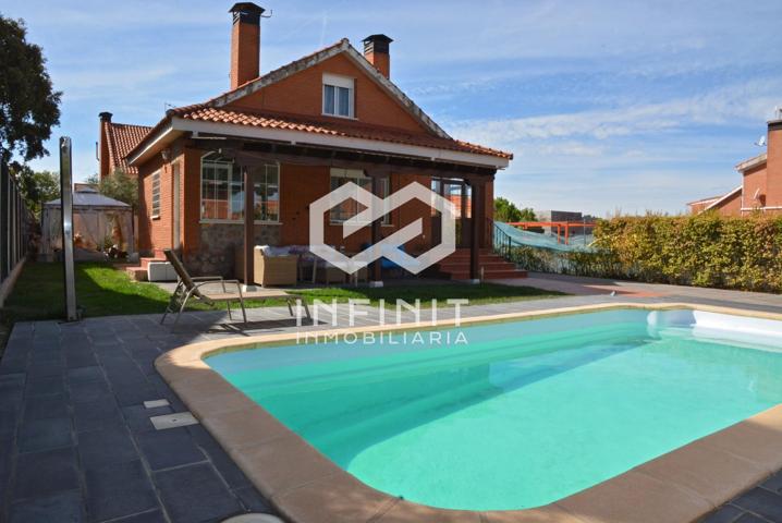 🍷🔥 Salón con chimenea, gran parcela y piscina privada: la vida que mereces. 💫 198 m² de pura comodidad y diseño. photo 0