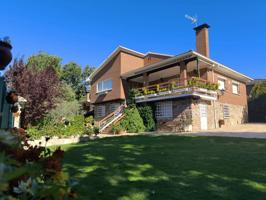 Casa en venta en Becerril de la Sierra photo 0