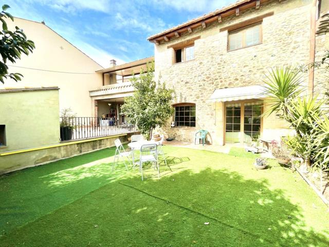 Casa adosada en venta en Medinyà photo 0