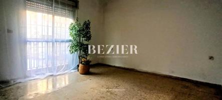 ¡Oportunidad Única! Chalet Adosado con Amplio Potencial en Venta photo 0