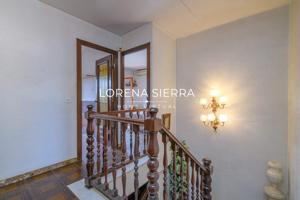 ¡Casa única en el corazón de Viladecans con local, varias terrazas y vistas a la iglesia! photo 0