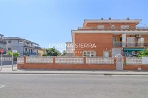Acogedor Adosado en Segur de Calafell: Tu Refugio Ideal photo 0
