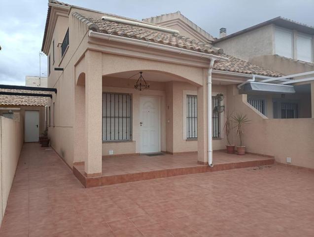 SE VENDE CHALET ADOSADO EN TORRE DE LA HORADADA photo 0