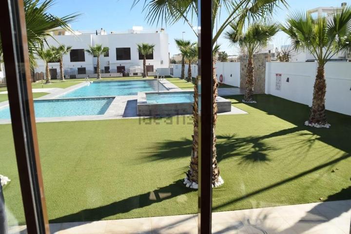 SE VENDE CASA EN ESQUINA EN TORRE DE LA HORADADA photo 0