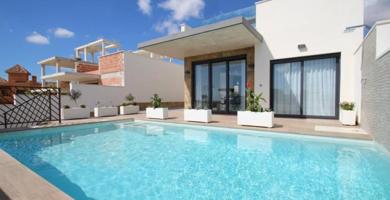 SE VENDEN LUJOSOS CHALET TIPO VILLAS EN PLAYA HONDA photo 0