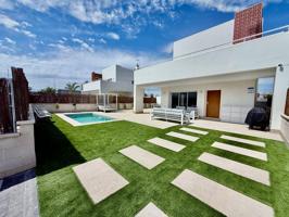 SE VENDE CHALET DE LUJO EN PILAR DE LA HORADADA photo 0