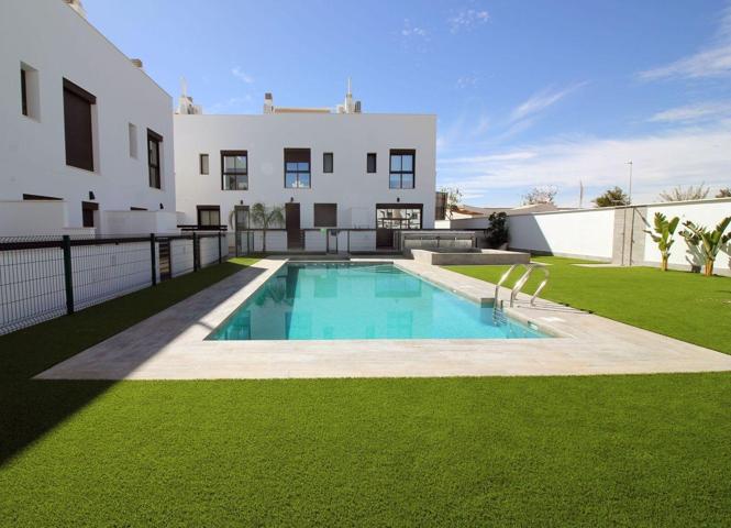 SE VENDE CHALET ADOSADO EN PILAR DE LA HORADADA photo 0