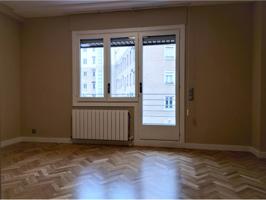 Apartamento exclusivo en la zona centro reformado, en el centro comercial y financiero de la ciudad photo 0