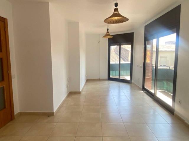 Venta de un piso en Canovelles photo 0