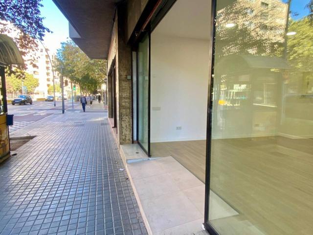 Alquiler de local comercial en Avenida Sant Esteve photo 0