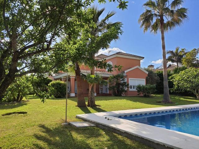 Villa En venta en Estepona photo 0
