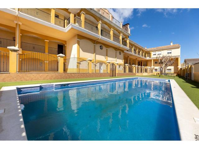 'Vive con estilo y comodidad: piso con piscina en Churriana de la Vega ¡Tu oasis urbano te espera! photo 0