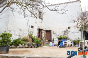 CASA CON GRAN TERRENO EN LLAVANERES photo 0