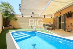 Casa en venta con piscina en Mataró photo 0