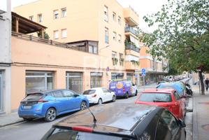 Local comercial con patio en alquiler photo 0