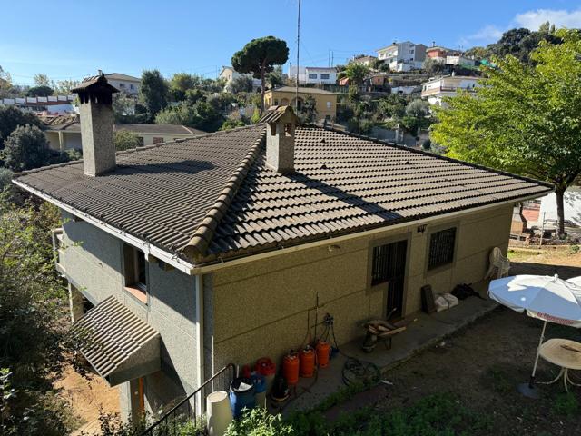 Preciosa casa en una sola planta, con jardín y piscina. photo 0