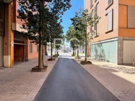 Plaza de parking grande en alquiler. photo 0
